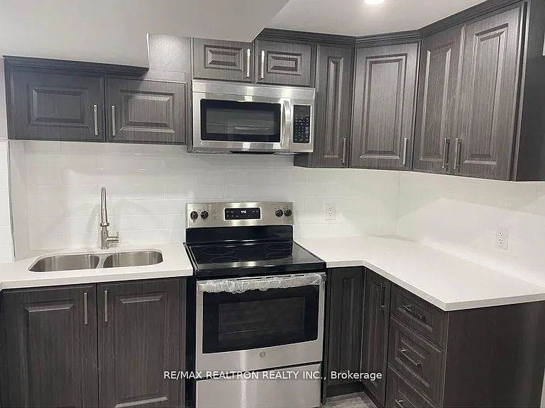 23 Keeble Cres — Photo 3