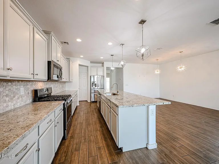 2306 E Branham Ln — Photo 10