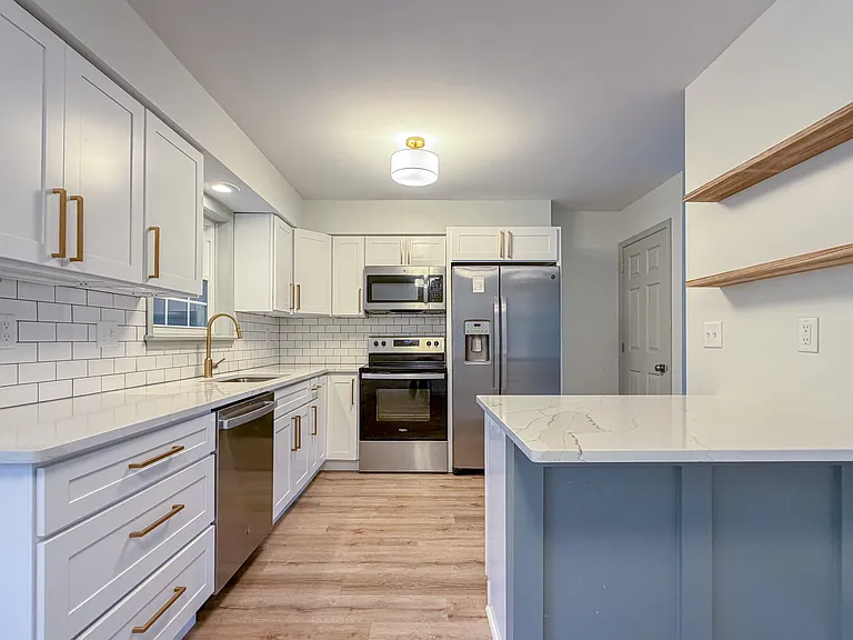 425 Deerfield Dr — Photo 6