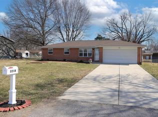 2218 Vadalabene Dr, Maryville, IL