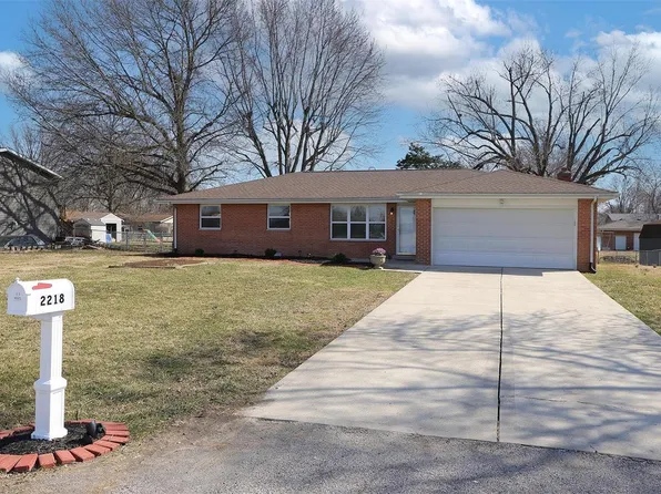 2218 Vadalabene Dr, Maryville, IL 62062