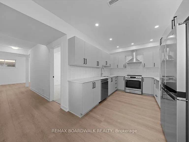 141 Shelleright St — Photo 9