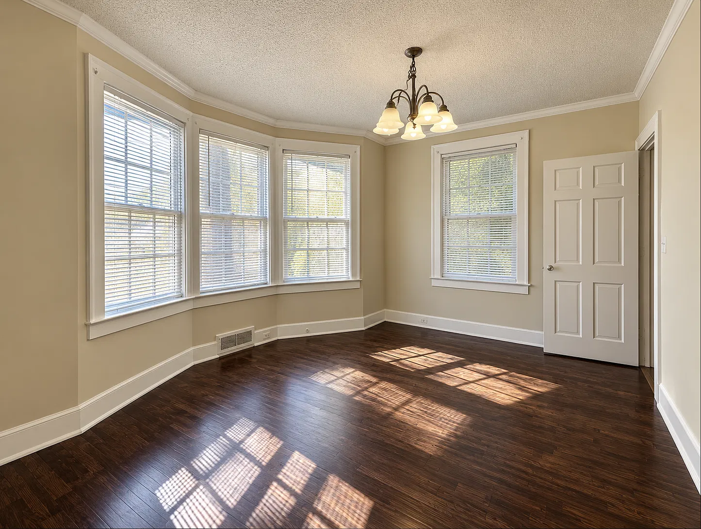 2 bed, $925 — Photo 2