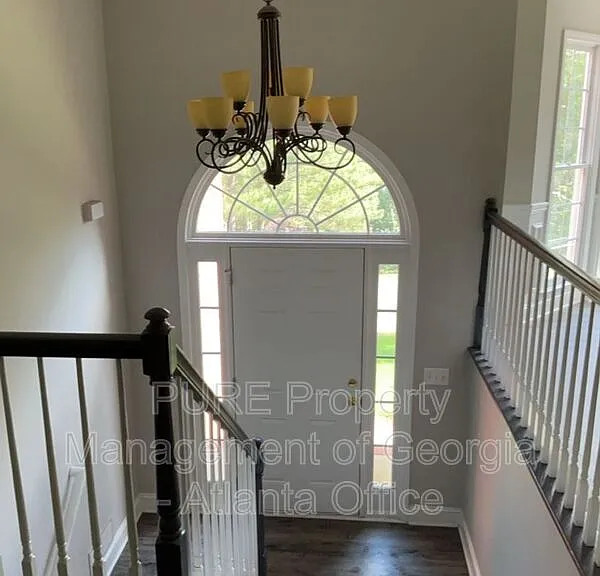 27 N Hampton Dr — Photo 2