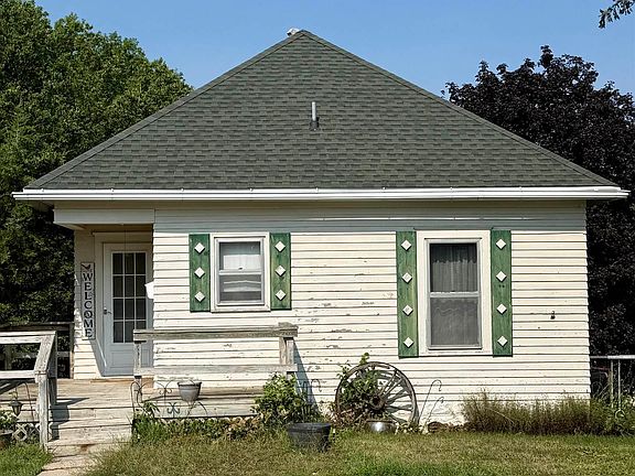 2nd image of 109 1st Ave