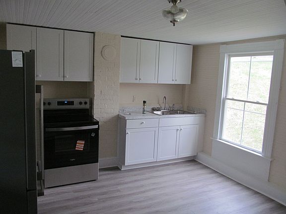 3rd image of 633 Parsons Rd