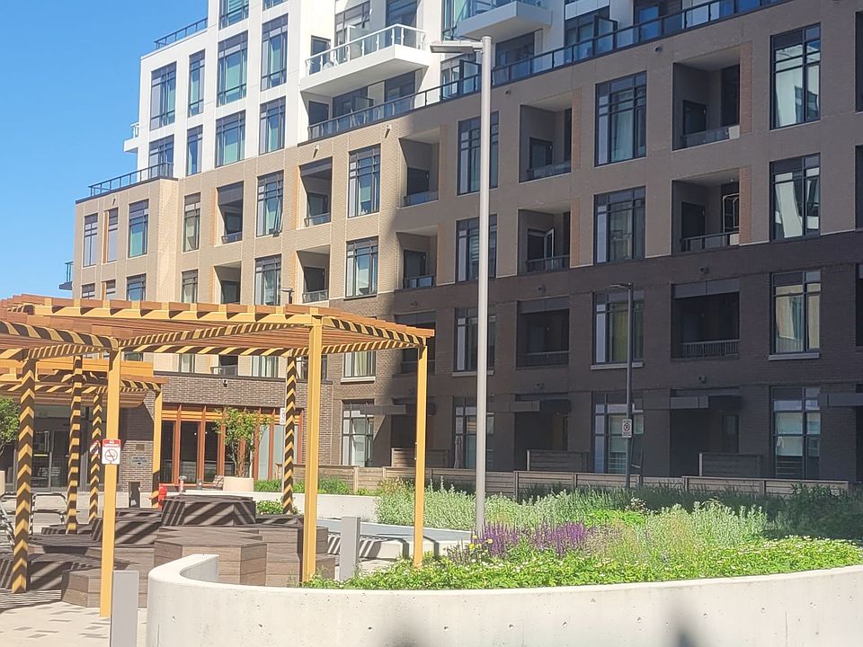 1st image of 8 Beverley Glen Blvd #901