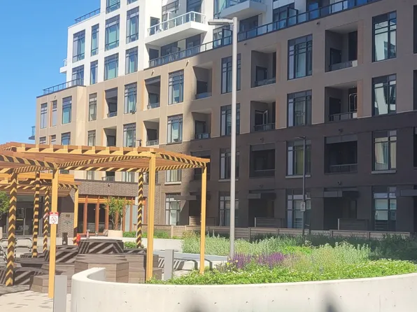 8 Beverley Glen Blvd #901, Vaughan, ON L4J 0L5