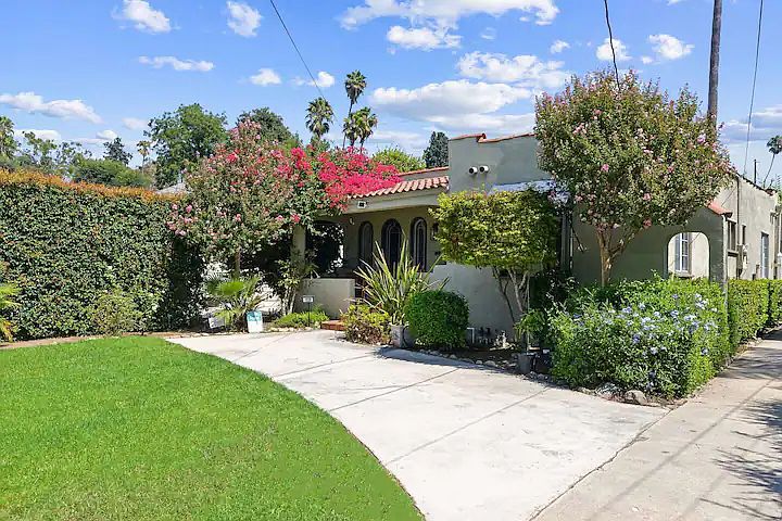 1st image of 826 Chapman Ave #1