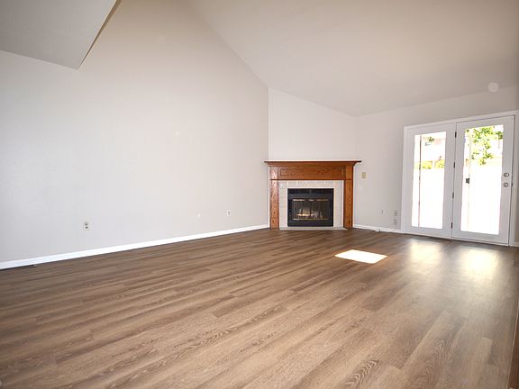 5th image of 11287 Holly St