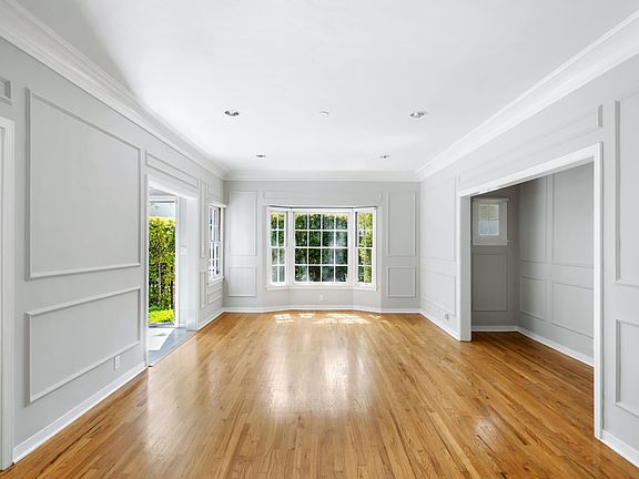 3rd image of 1204 Havenhurst Dr