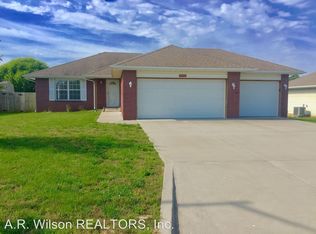 4452 W Montreal St, Springfield, MO 65802