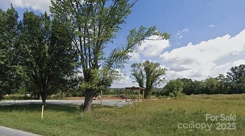 2nd image of 4165 Haywood Rd