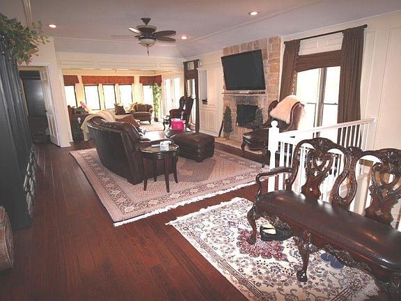 5th image of 1201 Kiowa Dr W