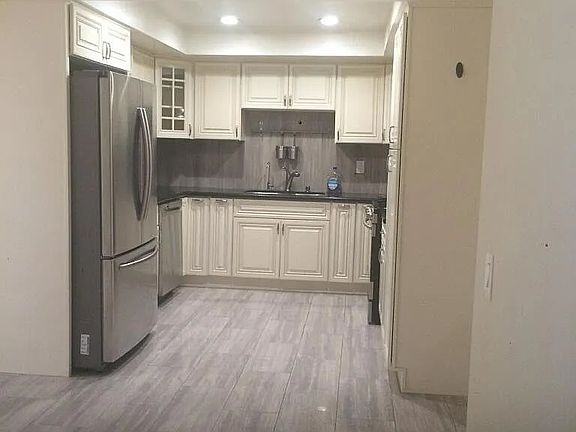 3rd image of 620 N Kenwood St Unit 207
