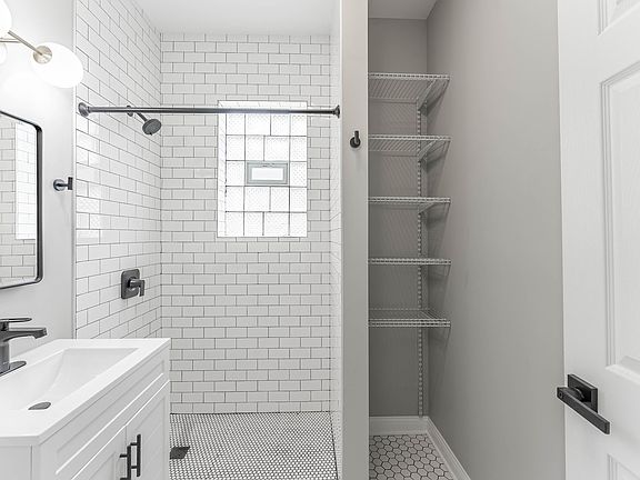 5th image of 4730 W Warwick Ave #2