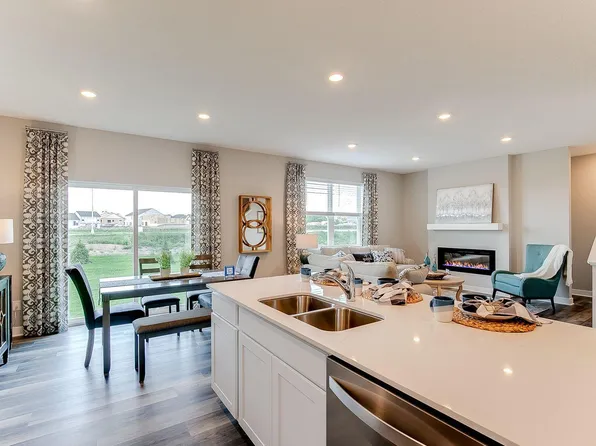 2056 Aquarius Dr, Shakopee, MN 55379