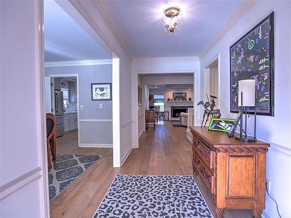 4th image of 215 Hidden Meadow Dr