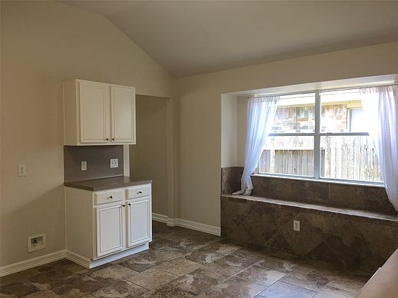 5th image of 702 Danbury Park Ln