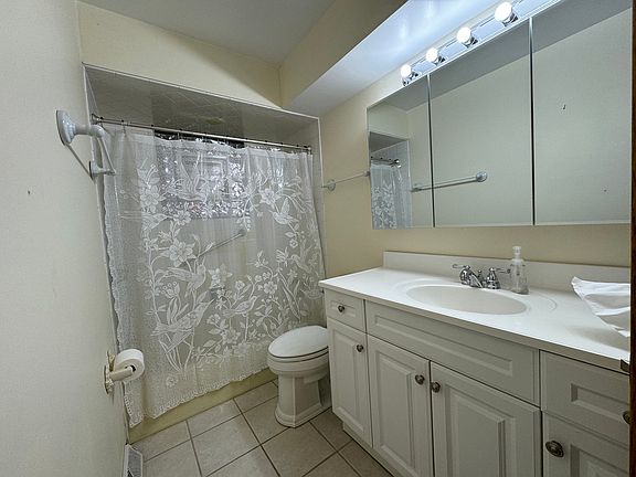 5th image of 9824 Mansfield Ave