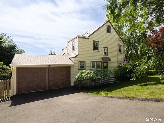3rd image of 127 Roger Road