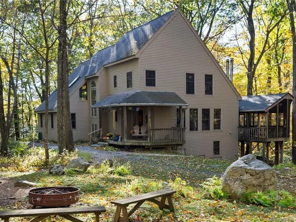 8 Stonemeadow Lane, Canton, CT 06019