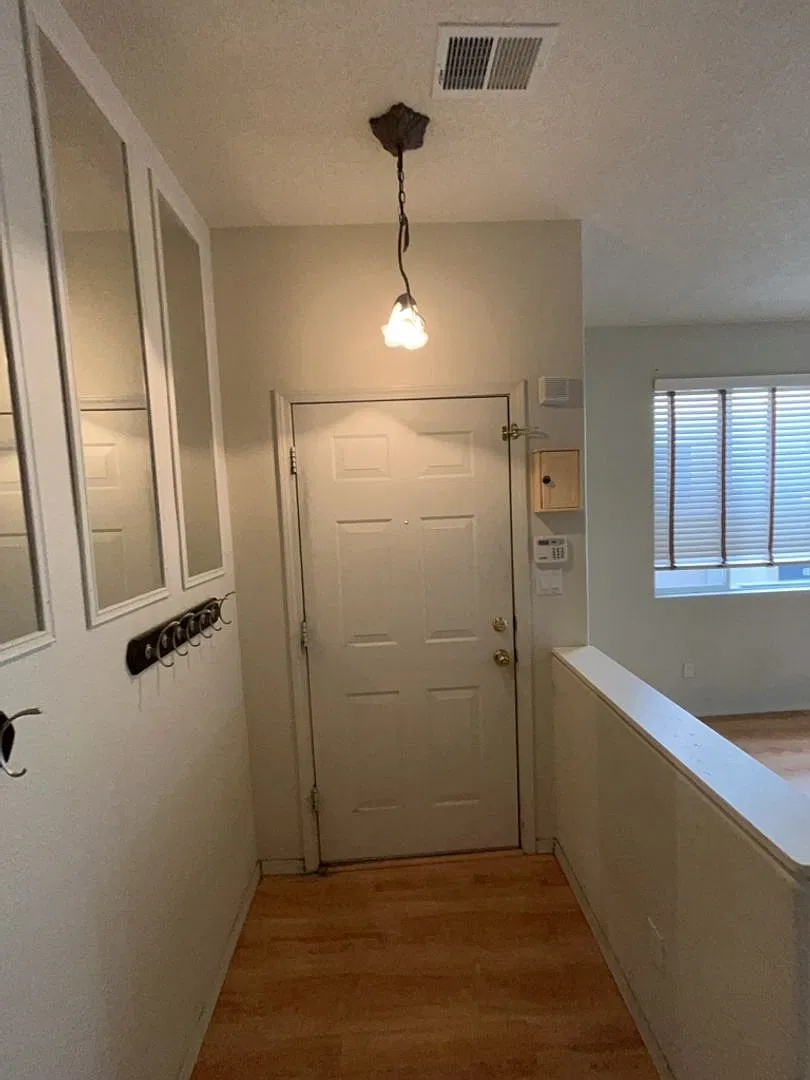 2 Bedroom, 2.5 Bathroom Home! Schedule a Showing! — Photo 2