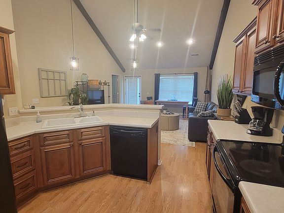 3rd image of 205 NE J St #1
