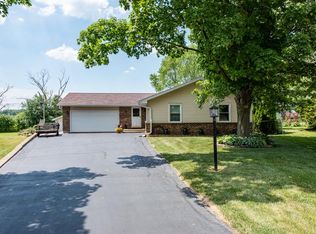 709 Greenbriar Ln, Lindenhurst, IL 60046