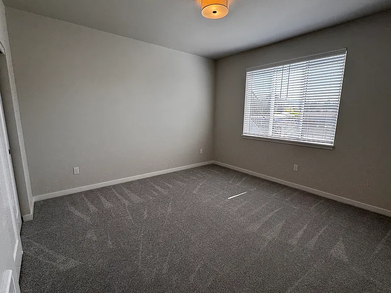 896 E Railroad Ave — Photo 14