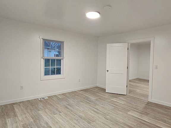 2nd image of 210 Lincoln St