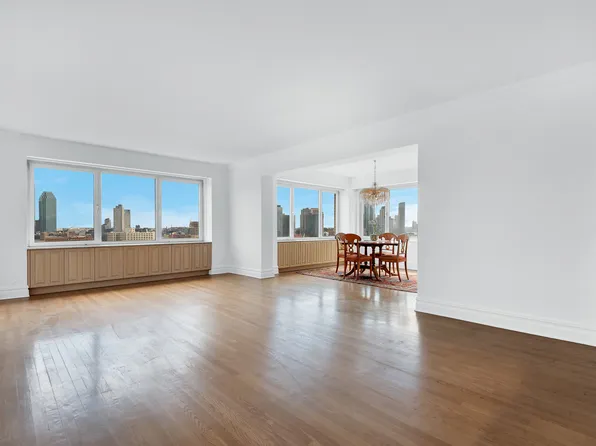 45 Sutton Place South image 2 of 18