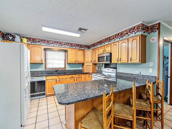5th image of 1149 W Camellia Dr