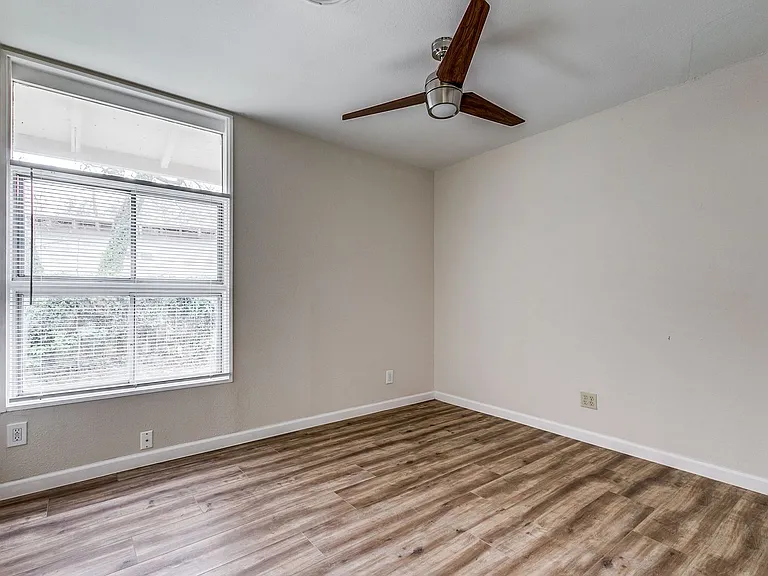 511 E Hathaway Dr — Photo 18
