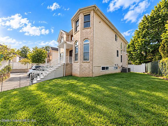 2nd image of 26 Bayview Ave