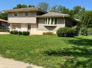 1622 Maenner Dr, Omaha, NE 68114