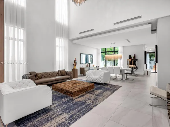 10530 NW 67th Ter, Doral, FL 33178