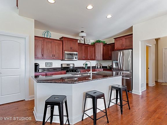 4th image of 9346 Parkwood Ln