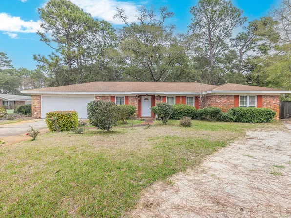 81 Country Club Rd, Shalimar, FL 32579