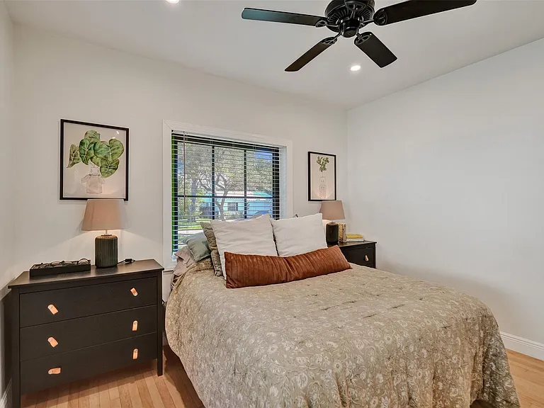 807 SW 18th St — Photo 30