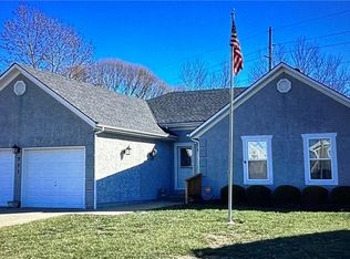 911 Applewood Ln, Belton, MO 64012