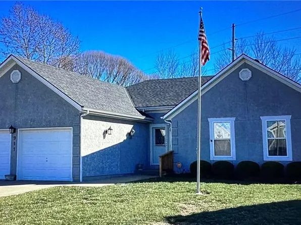 911 Applewood Ln, Belton, MO 64012