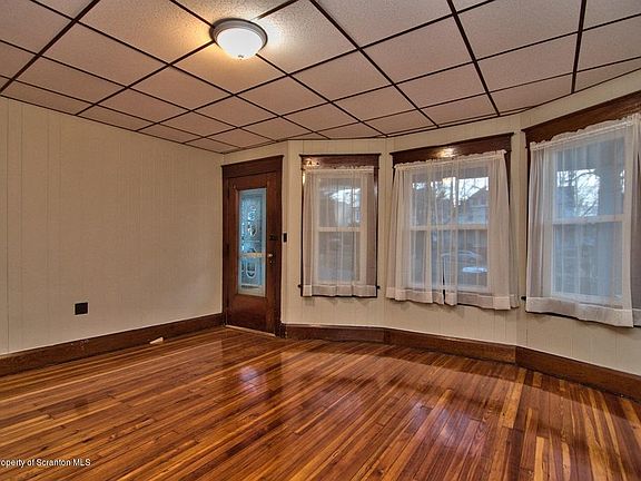 5th image of 829-831 Woodlawn St