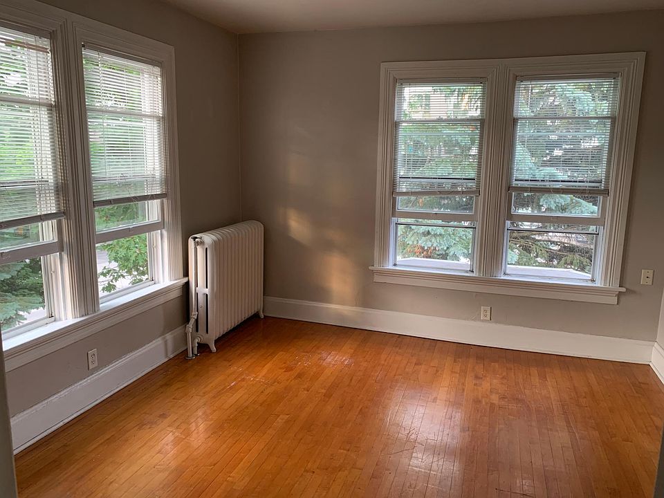 2nd image of 823 Virginia Ave