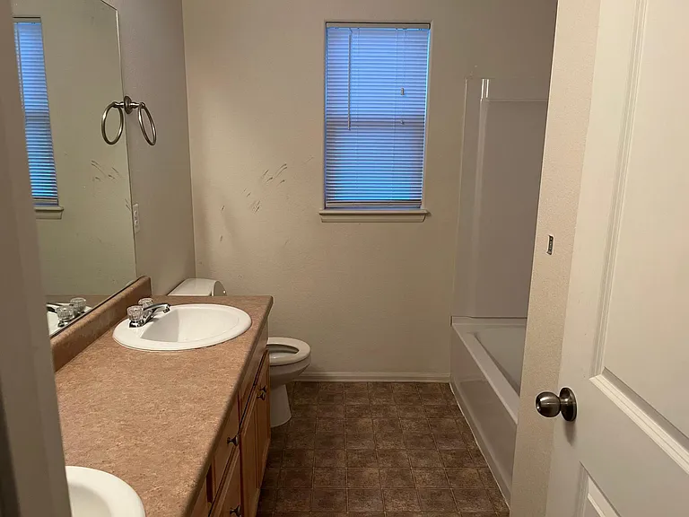 4885 Wisconsin Ave — Photo 13