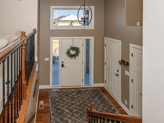 3rd image of 1904 Ridge Dr SE