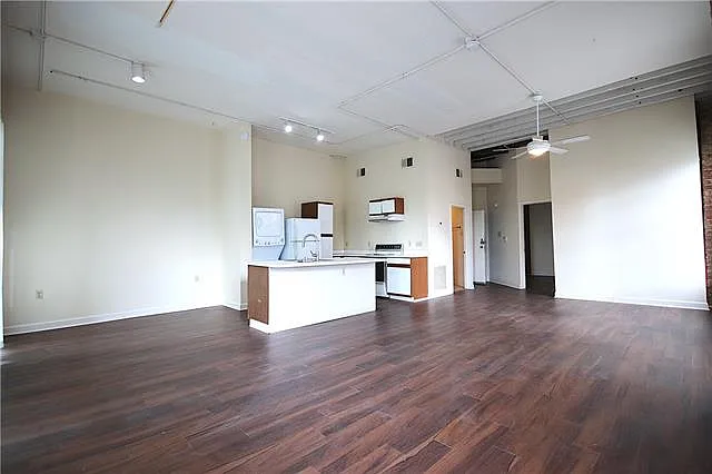 1 bed, 1.0 bath, 800 sqft, $1,500 — Photo 2
