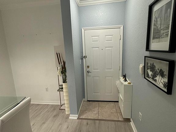 3rd image of 8539 GATE Parkway #9324