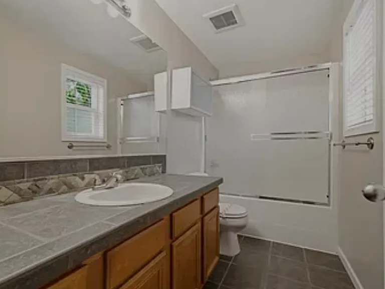 620 SW Trout Ct — Photo 12