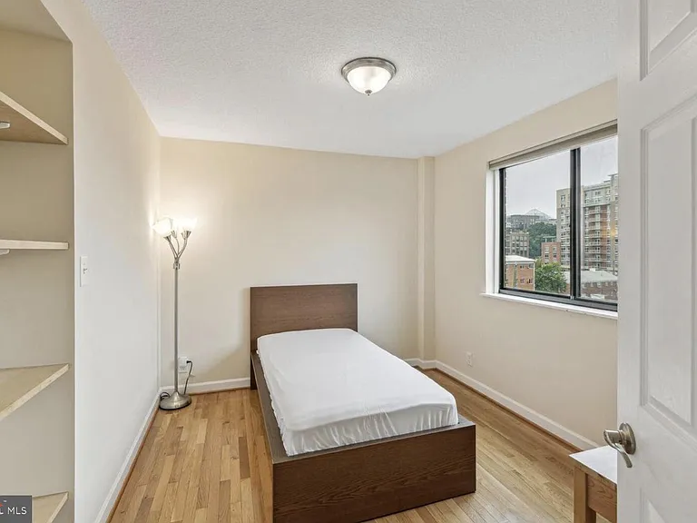 1401 N Rhodes St #406 — Photo 10